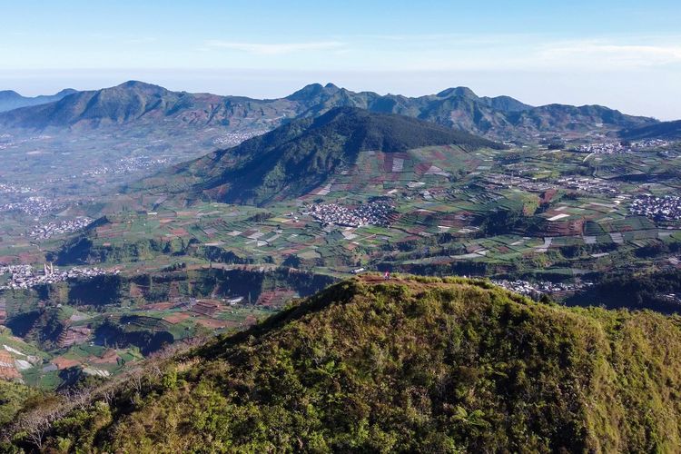 Gunung Prau, Wonosobo, alternatif gunung di wonosobo, gunung alternatif selain prau di wonosobo, gunung di wonosobo, 5 Gunung Alternatif di Sekitar Wonosobo Saat Gunung Prau Terlalu Ramai, 1. Gunung Sindoro, 2. Bukit Sikunir, 3. Bukit Sipandu, 4. Gunung Bismo, 5. Gunung Kembang