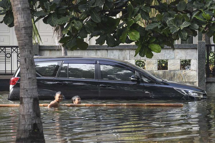 Pantai Mutiara, korosi, pantai mutiara, pemilik mobil, evakuasi kendaraan, pantai mutiara tanggul, Ancaman Air Laut di Pantai Mutiara, Lindungi Kendaraan dari Korosi