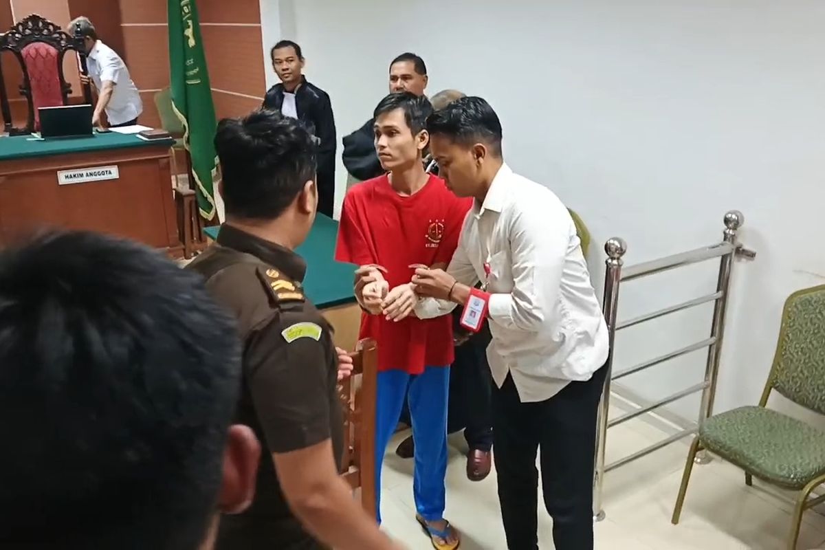 Batam, Fandi Ramadhan, Sea Dragon, Isi Pleidoi Fandi Ramadhan: Mengaku Anak Nelayan, Tak Tahu Isi Kardus di Kapal Sea Dragon