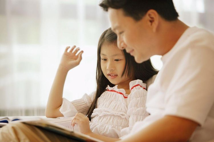 kesehatan mental anak, tips parenting, daddy issues, tips parenting anak, pola asuh orangtua, cara mencegah daddy issues, memutus rantai daddy issues, trauma pengasuhan, 4 Cara Memutus Rantai Daddy Issues pada Anak Menurut Psikolog, 1. Pulih dari luka masa lalu, 2. Terus belajar menjadi orangtua, 3. Prioritaskan kebutuhan emosional anak, 4. Bangun komunikasi yang tepat