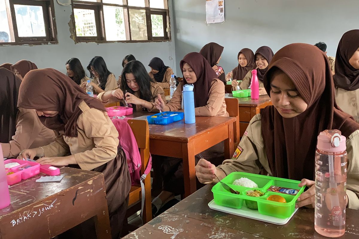 makan bergizi gratis, keracunan MBG, Keracunan MBG Sukabumi, Keracunan MBG Kembali Terjadi, Siswa SMK di Sukabumi Dilarikan ke RSUD Palabuhanratu