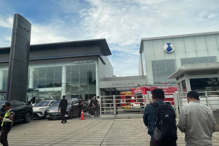 perpanjangan SIM, Raffi Ahmad, pajak tahunan, BYD M6 DM, Chery Tiggo 8 CSH, Showroom BYD, KNKT, Taksi Listrik, Green SM, Pajak Tahunan Rolls-Royce, Telat Perpanjangan SIM