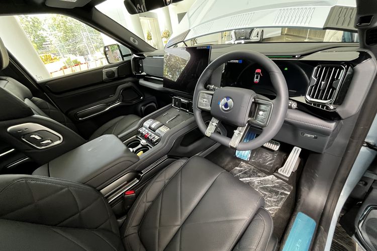 Denza, Denza B8, SUV premium, Denza B8 Dipamerkan di Diler, Sudah Bisa Dipesan?