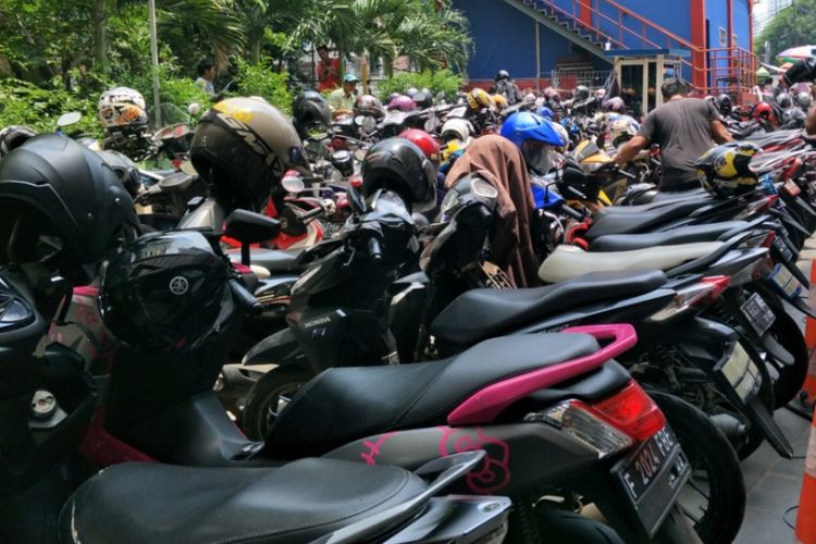 parkir, mobil, parkir mobil, sistem parkir, Jarang Disadari, Ini Proses Keluar Parkir yang Benar Saat Tap Out