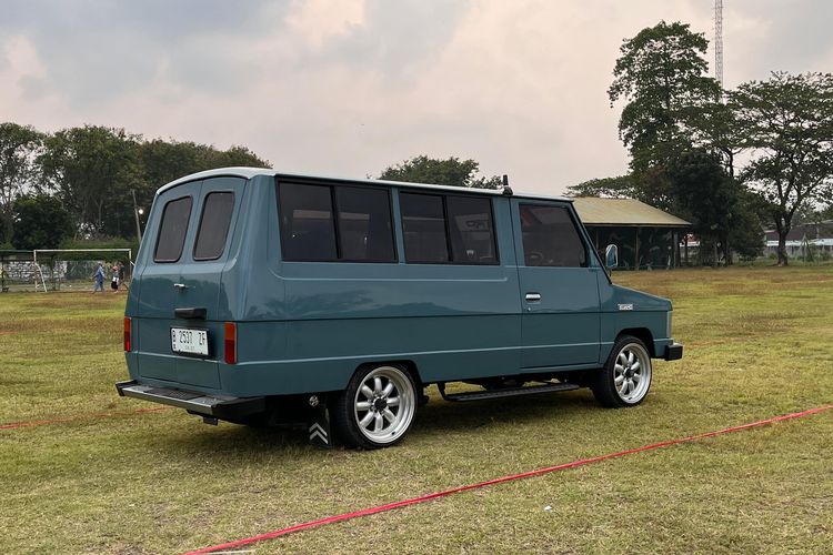 modifikasi mobil, Toyota Kijang Doyok, mobil klasik Indonesia, pengalaman Agam, Kijang Doyok: Mobil Klasik Legendaris yang Masih Menggoda, Mobil Klasik Masih Memikat: Toyota Kijang Doyok yang Tak Tergerus Waktu, Menggugah Kenangan dengan "Kijang Doyok", Modifikasi Cerdas Tanpa Mengubah Esensi, Keandalan yang Tak Terbantahkan, Investasi di Mobil Klasik