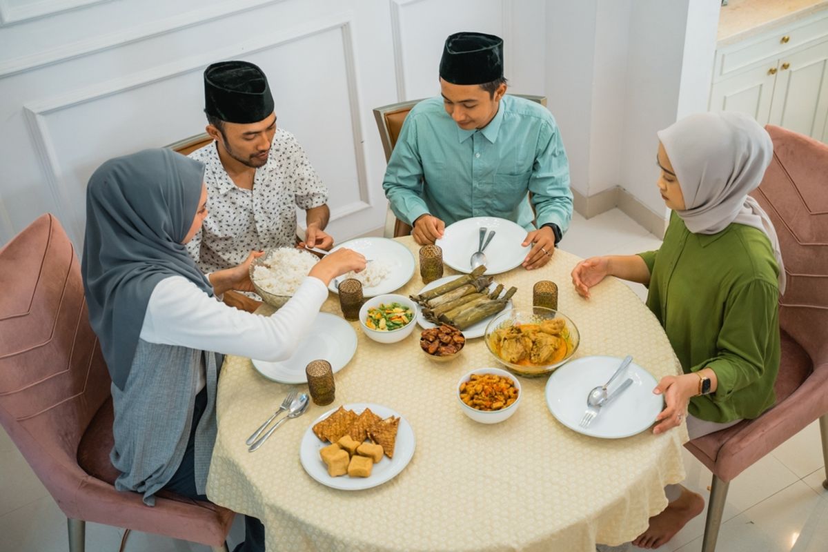 tips sahur, tips sarapan, makanan untuk sarapan, makanan untuk sahur, 6 Makanan yang Kurang Pas untuk Sahur atau Sarapan, Bikin Cepat Lapar, 1. Yogurt berperisa, 2. Muffin kemasan, 3. Smoothie dan jus kemasan, 4. Donat dan kue manis, 5. Granola dan batangan granola kemasan, 6. Daging olahan