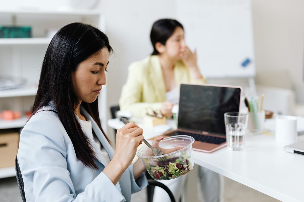 pola makan sehat, pekerja kantor, pola makan sehat untuk pekerja kantor, tips pola makan sehat, cara atur pola makan, 3 Tips Atur Pola Makan Sehat untuk Pekerja Kantor