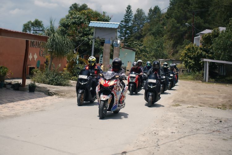 MAXI Tour Boemi Nusantara, touring, modifikasi, motor modifikasi, Modifikasi Tak Halangi Touring, XMAX Custom Ikut Libas Jalur Samosir