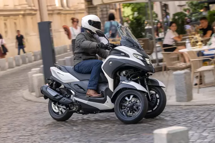 airbag, Yamaha, Yamaha Tricity 300 Meluncur: Skutik Pertama di Dunia dengan Airbag