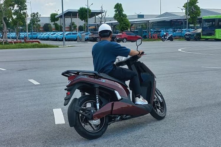 VinFast, motor listrik, Theon S, Hai Phong, Uji Coba VinFast Theon S: Motor Listrik Futuristik Masih Pakai Rantai