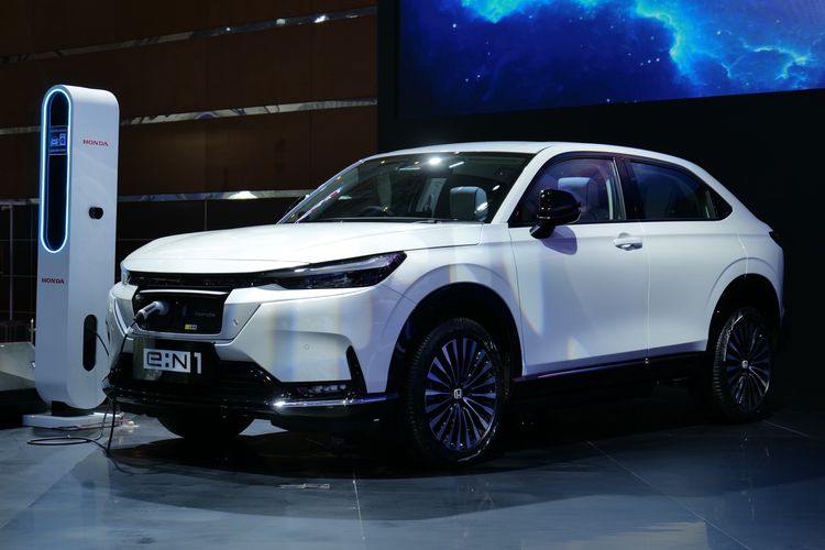 mobil listrik, pabrikan Jepang, Suzuki, Toyota, Mitsubishi, Lexus, Daftar Harga Mobil Listrik Jepang di Indonesia, Berapa Paling Murah?, Persaingan Panas di Kelas Menengah, Pendekatan Berbeda: Honda dan Mitsubishi, Segmen Mewah dan Gaya Hidup, Kesimpulan