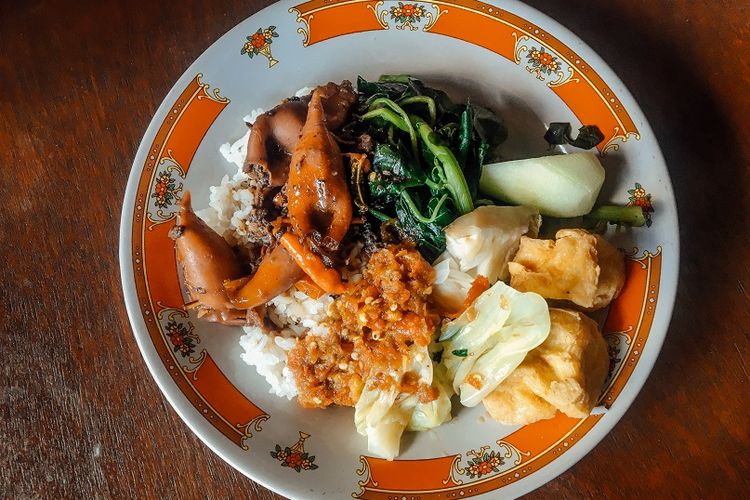 PRJ 2025, makanan di PRJ, kuliner di prj, makanan di prj, Daftar Kuliner PRJ 2025, dari Makanan Khas Daerah hingga Jajanan Jumbo, Makanan khas daerah di PRJ 2025, Jajanan PRJ dengan kemasan jumbo, Minuman PRJ 2025 porsi jumbo, Catat Jadwal Buka PRJ 2025