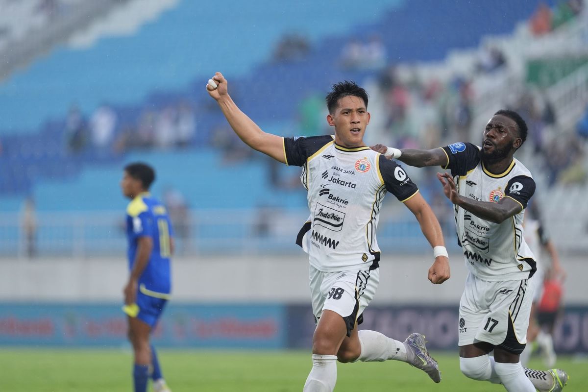 Arema FC, Persija Jakarta, Super League, Eksel Runtukahu, klasemen Super League, persija jakarta, klasemen super league, hasil arema fc vs persija, skor arema fc vs persija, gol eksel runtukahu, Hasil Arema FC Vs Persija 1-2: Brace Eksel, Tekel Horor Guevara, dan Keributan Warnai Kemenangan Macan