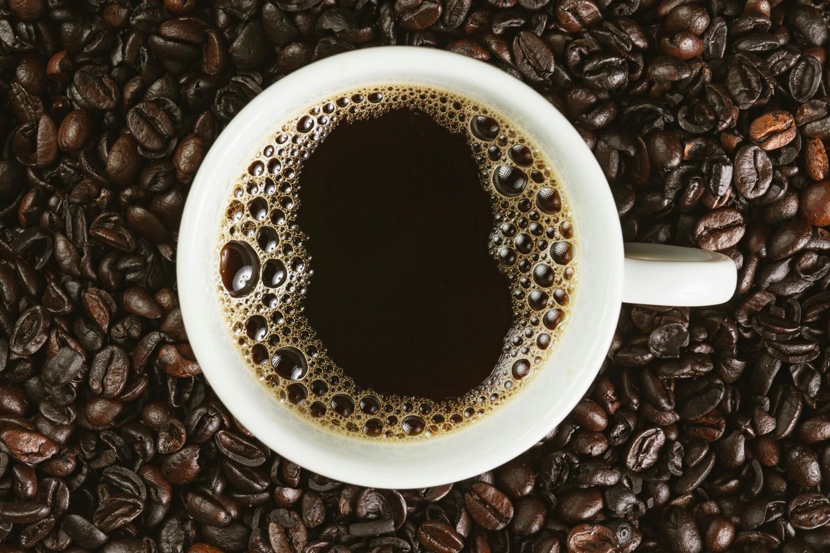 Kafein, kopi, kafein, Jumlah Kafein, Penting untuk Penggemar Kopi, Apa Itu Kafein dan Berapa Banyak Jumlah Aman untuk Dikonsumsi?, Manfaat dan risiko kafein, Berapa banyak asupan kafein yang aman?, Terlalu banyak ngopi, terlalu banyak asupan kafein, Panduan batas aman konsumsi kafein, Perkiraan kandungan kafein pada minuman, Apakah kafein aman untuk semua orang?, Tips mengurangi konsumsi kafein