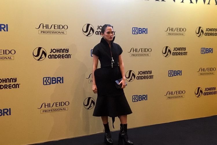 Sheryl Sheinafia, menjaga rambut sehat ala sheryl sheinafia, sheryl sheinafia lagu, johnny andrean awards, sheryl sheinafia rambut, outfit sheryl sheinafia, rambut sheryl sheinafia, Rahasia Sheryl Sheinafia Jaga Rambut Sehat, Keramas Setiap Hari hingga Hair Oil