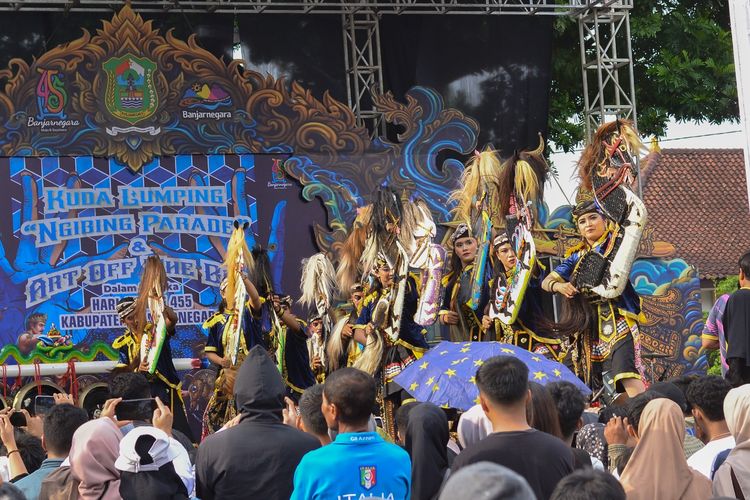 Banjarnegara, Keramaian pada Perayaan Hari Jadi ke-445 Banjarnegara, Dipadati 150.000 Orang, Kirab Panji Daerah jadi pembuka meriah, Atraksi budaya, permainan anak, hingga gunungan, Dampak sosial budaya, hingga ekonomi, Harapan untuk acara mendatang