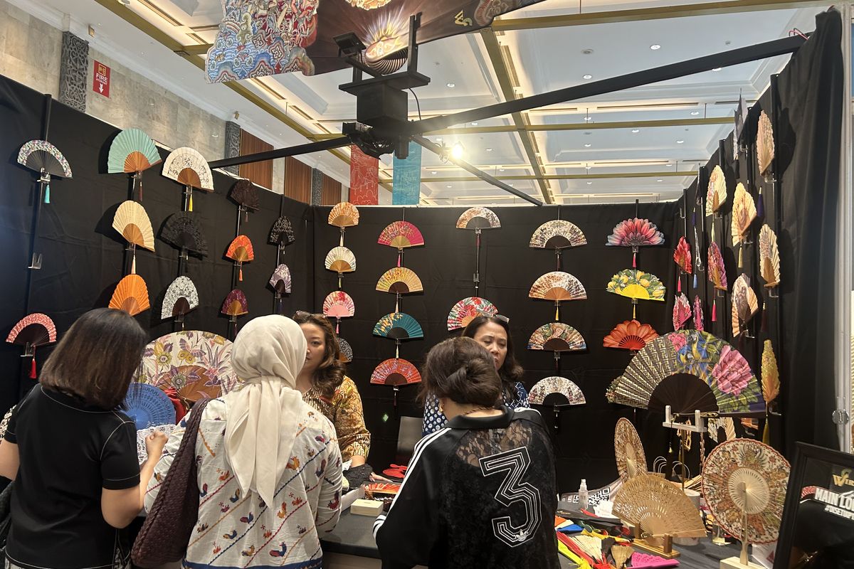 Inacraft, Inacraft 2025, pameran inacraft, pameran inacraft 2025, belanja di inacraft, Bawa Rp 300.000 Belanja di Inacraft 2025, Dapat Apa Saja?, 1. Blouse batik, 2. Aksesori kuningan etnik, 3. Kerajinan rajut , 4. Baju batik anak, 5. Perhiasan silver, 6. Bucket hat ecoprint 