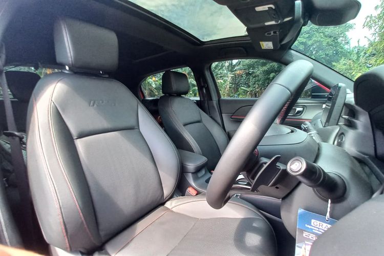 desain interior, teknologi inovatif, efisiensi kendaraan, Honda HR-V RS e:HEV, Honda HR-V RS e:HEV: Teknologi Canggih dengan Desain Familiar