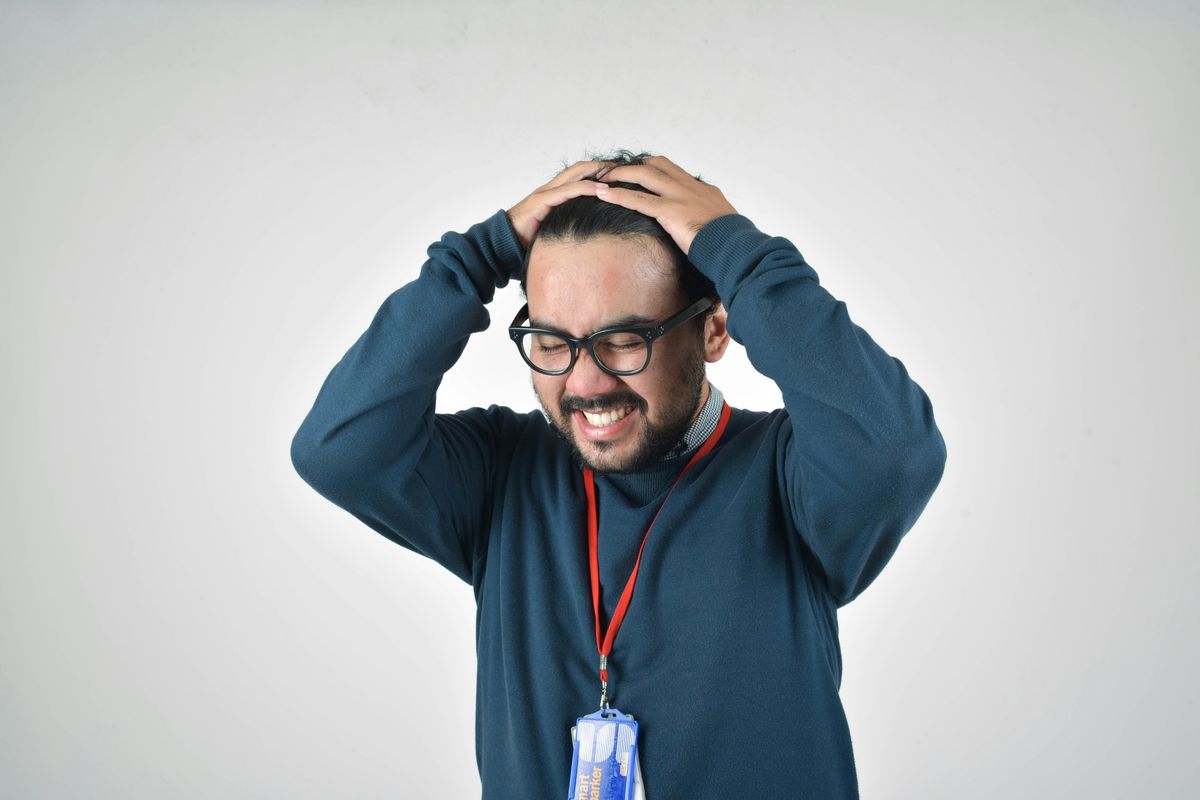 stres, suara bising, 8 Hal yang Diam-diam Memicu Stres, Termasuk Gangguan Suara Bising, 1. Suhu ruangan yang tidak nyaman, 2. Minimnya paparan sinar matahari, 3. Gangguan suara bising di sekitar, 4. Pola pernapasan yang terlalu dangkal, 5. Kebiasaan selalu "siaga" setelah jam kerja, 6. Sering multitasking, 7. Banyak mengambil keputusan, 8. Jadwal yang terlalu padat