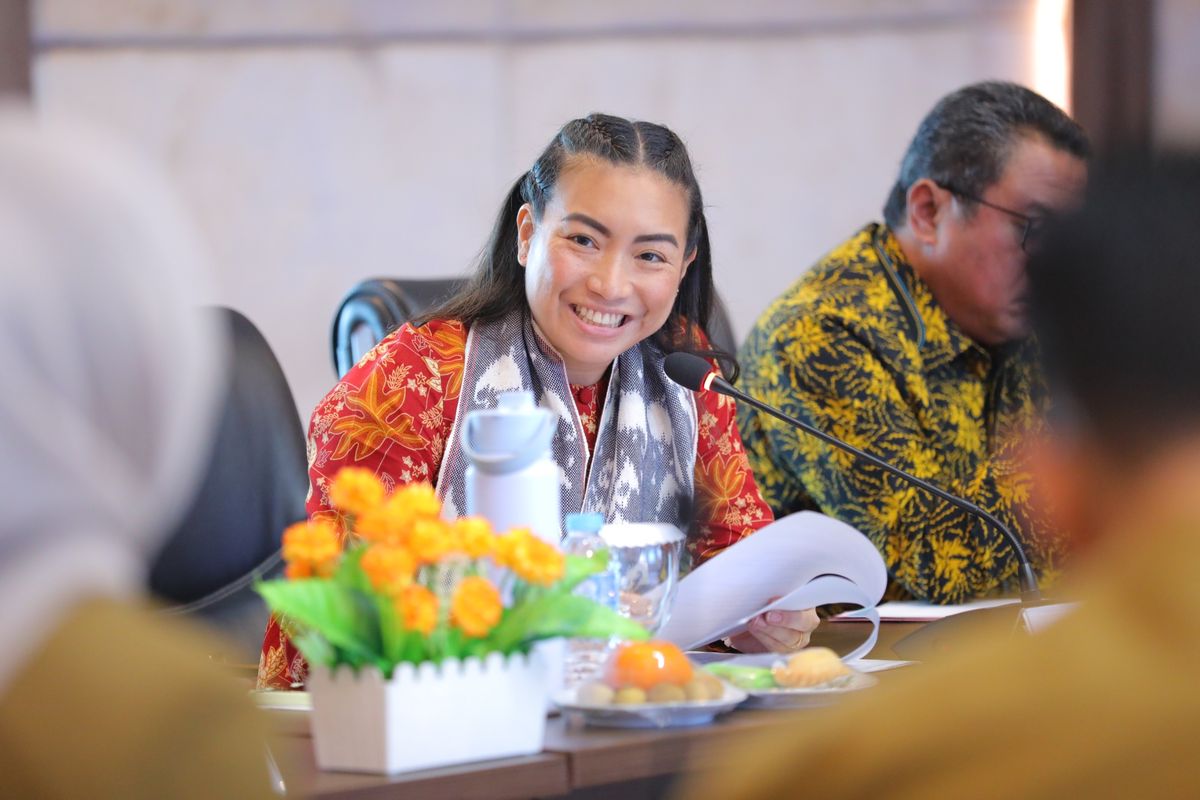 batik, Kain Tenun, wastra nusantara, Rahayu Saraswati, keponakan Prabowo Subianto, rahayu saraswati dpr, rahayu saraswati DPR RI, Ragam Wastra Nusantara yang Dikenakan Rahayu Saraswati, Klasik dan Kekinian