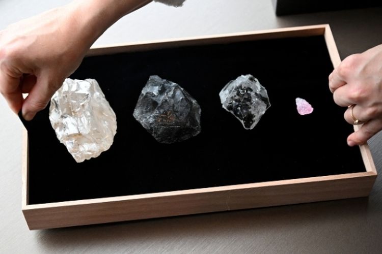 Sejarah Penemuan Berlian yang Jadi Salah Satu Permata Termahal di Dunia, 1. Pembentukan di mantel bumi, 2. Pembentukan di zona subduksi, 3. Formasi di lokasi asteroid, 4. Pembentukan di ruang angkasa