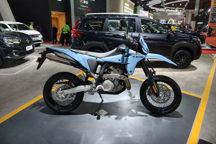 Suzuki, DR-Z4SM, IIMS 2026, Supermoto, Suzuki Pamerkan DR-Z4SM di IIMS 2026, Supermoto 400 cc