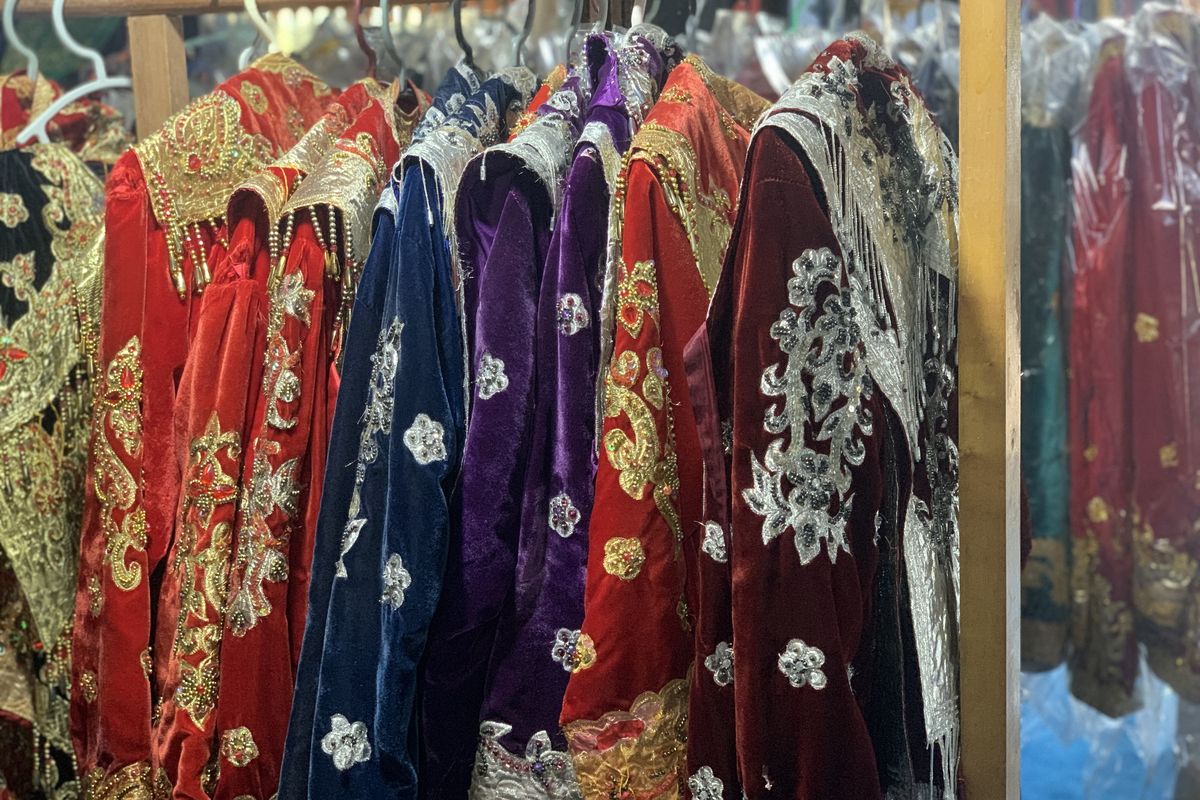 harga sewa baju adat Minangkabau, sewa baju adat minangkabau di sumatera barat, sewa baju adat minangkabau terdekat, harga sewa baju adat minangkabau, cara sewa baju adat minangkabau, sewa baju adat minangkabau  di istano basa pagaruyung, Harga Sewa Baju Adat Minangkabau di Istano Basa Pagaruyung, Bayar Berapa?