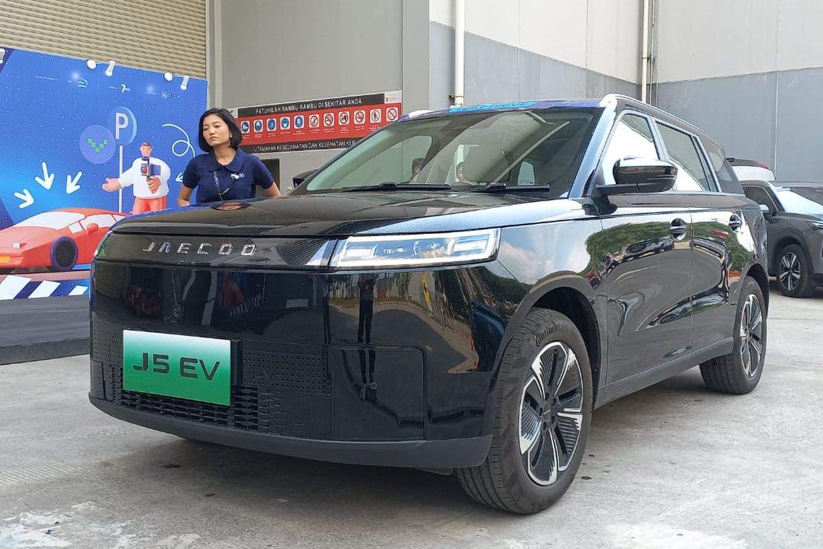pajak, mobil listrik, BYD M6, cara menghitung, Begini Cara Menghitung Pajak Mobil Listrik di Indonesia