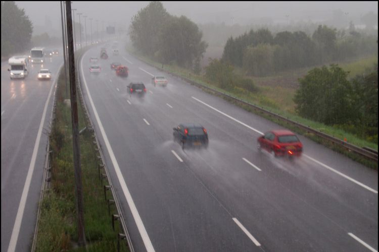 aquaplaning, Kecepatan Berapa Mobil Bisa Mengalami Aquaplaning? Ini Penjelasannya