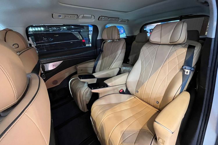 Toyota Alphard, Denza, Denza D9, denza indonesia, Update Harga Denza D9: Penantang Serius Toyota Alphard, Desain Futuristis, Performa dan Jarak Tempuh, Kabin Mewah, Fitur Keselamatan dan ADAS