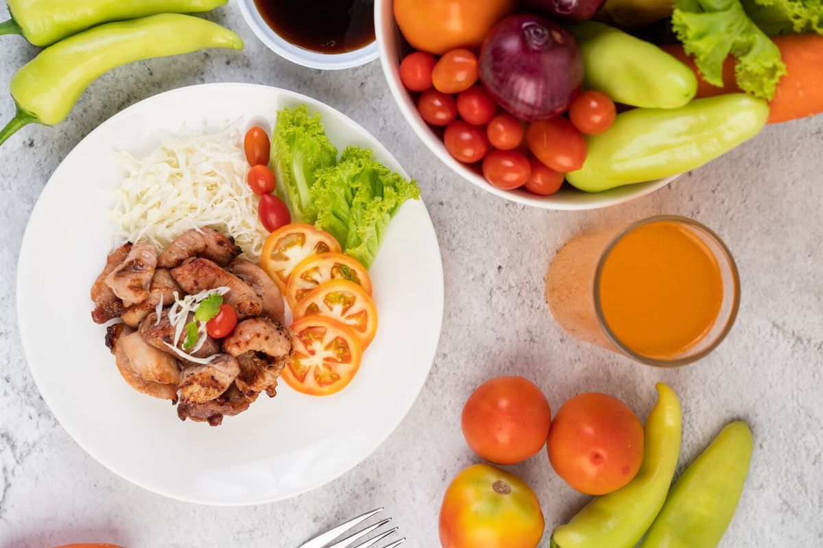 Isi Piringku, tips diet sehat, pedoman isi piringku, isi piringku ibu hamil, porsi makan setiap hari, Agar Tidak Salah Porsi, Ini Pedoman Isi Piringku Menurut Nutrisionis, Mengapa porsi sayur dan buah setengah piring?, Protein hewani dan nabati harus seimbang, Karbohidrat tidak perlu dihindari, Bahaya jika porsi tidak seimbang, Kunci praktik Isi Piringku sehari-hari