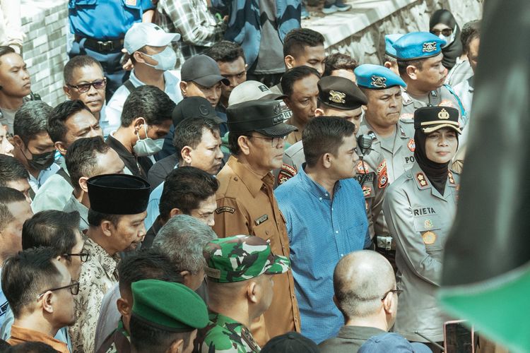 DPRD NTB, gedung dprd NTB, tameng, Gedung DPRD NTB dibakar massa aksi, Gedung DPRD NTB dibakar, demo di mataram hari ini, pelajar SMP ambil tameng polisi, tameng polisi, Pelajar SMP di Mataram Diamankan karena Ambil Tameng Polisi saat Demo, LPA NTB Turun Tangan