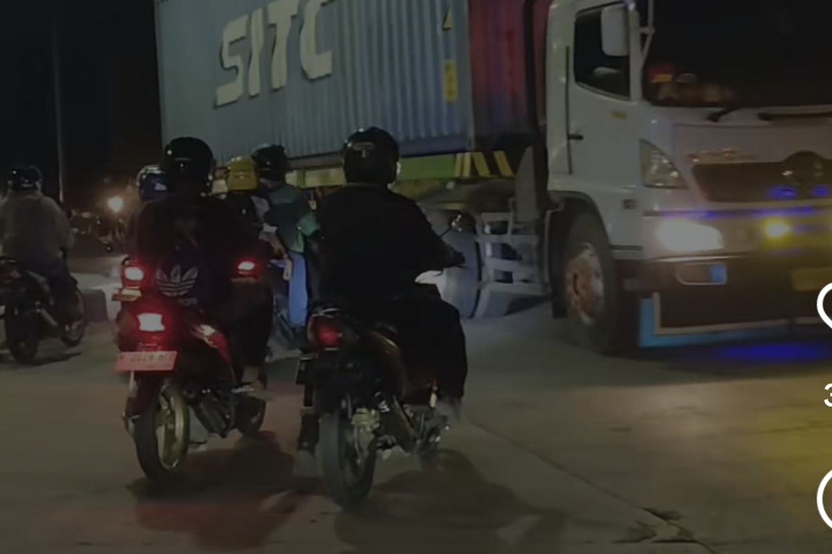 Dinas Perhubungan Kendal, lampu merah Kaliwungu mati, lampu merah mati viral, Lampu Merah Mati: Keselamatan Pengendara Terabaikan