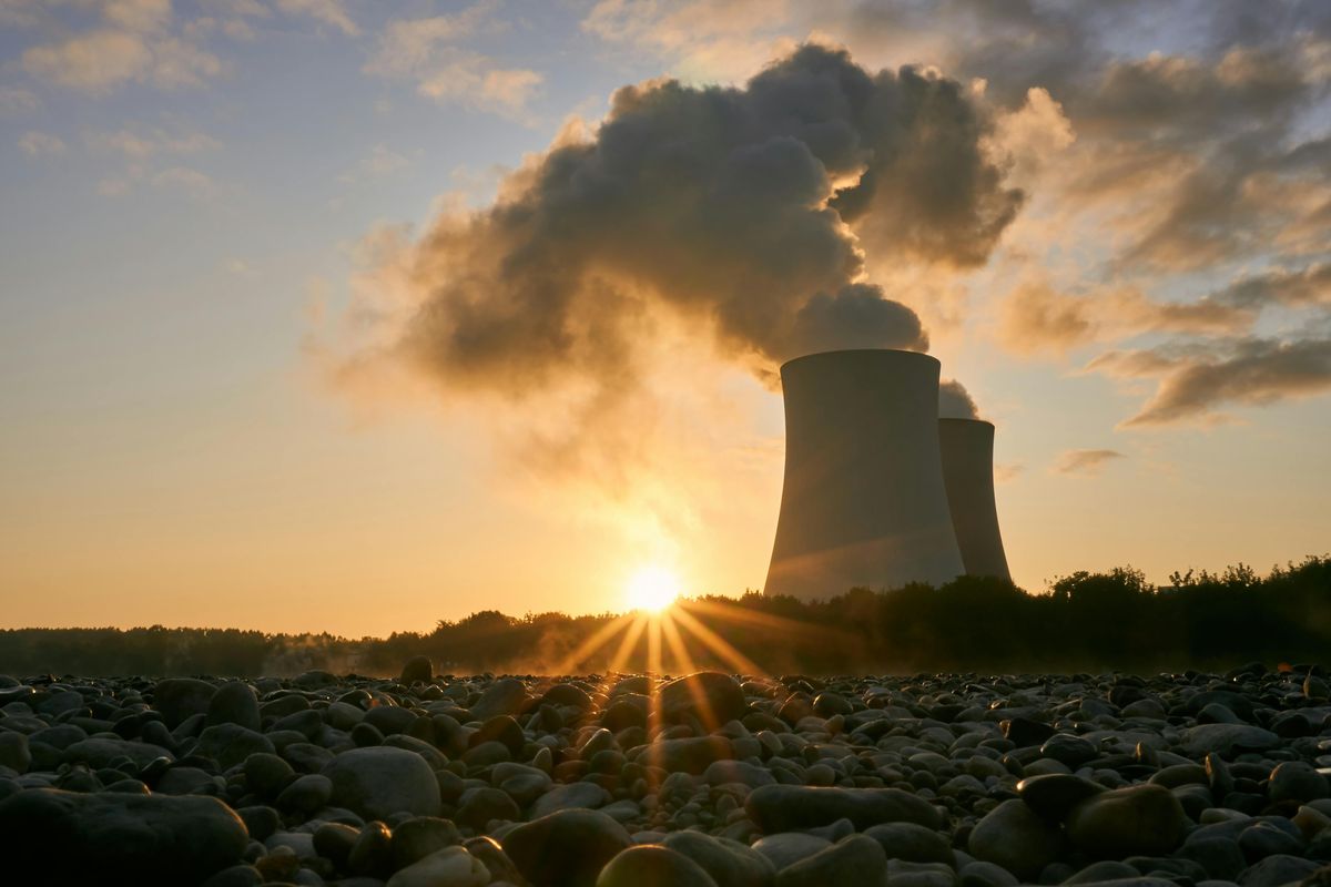 uranium, Kalimantan Barat, Pembangkit Listrik Tenaga Nuklir, PLTN, Uranium, pembangkit listrik tenaga nuklir, kalimantan barat, Harta Karun 24.112 Ton Uranium di Kalimantan Barat, Bagaimana Pemerintah Menyikapinya?