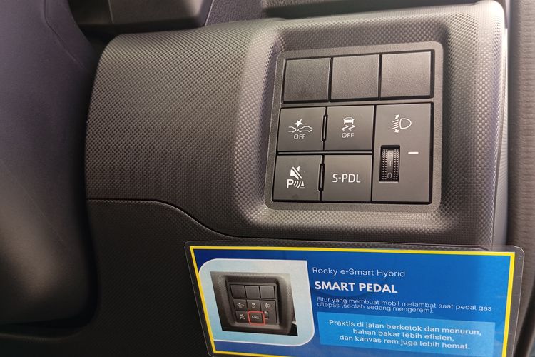 otomotif, tes mobil, test drive, Daihatsu Rocky, Daihatsu Rocky e-Smart Hybrid, Daihatsu Rocky Hybrid, Mengenal Smart Pedal Daihatsu Rocky Hybrid, Tak Perlu Injak Rem!