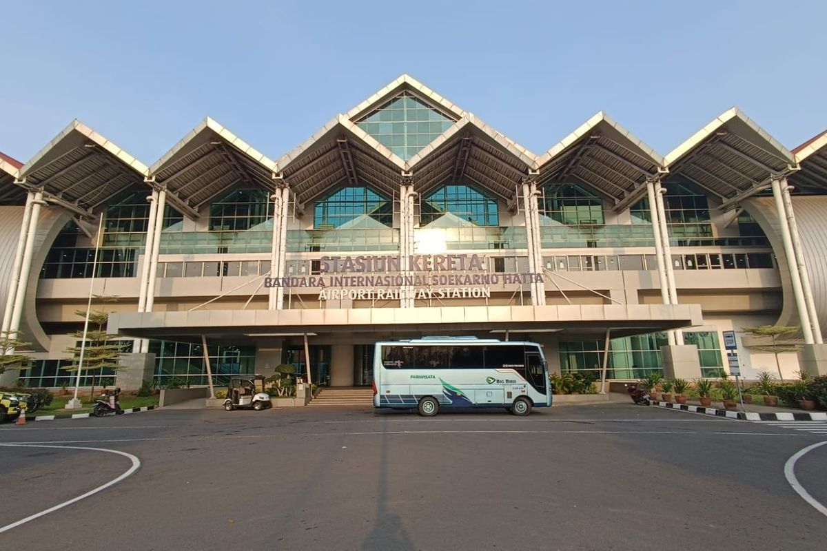 Jadwal kereta bandara dari Basoetta, jadwal kereta bandara terbaru, jadwal kereta bandara April 2025, jadwal kereta bandara basoetta, jadwal kereta bandara dari Basoetta April 2025, kereta bandara soekarno hatta jadwal, Jadwal Kereta Bandara Soekarno-Hatta Hari Ini, Termalam 23.50 WIB