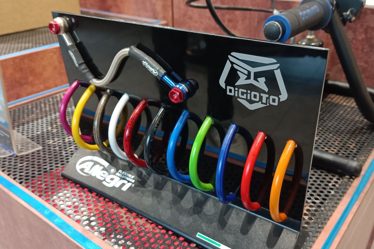 modifikasi motor, selang rem aftermarket, Modifikasi motor, Perawatan motor, kualitas pengereman, Perbedaan Selang Rem Motor yang Murah dan Mahal, Apa Saja?