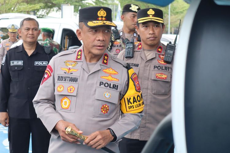 Malam Tahun Baru 2026 di Bandung Tanpa Kembang Api, Nekat Melanggar Akan Disanksi Pidana, Sanksi apa yang menanti pelanggar aturan?, Apakah larangan hanya berlaku di pusat kota?, Mengapa larangan ini dianggap penting?, Bagaimana sikap Polda Jawa Barat terkait perayaan tahun baru?
