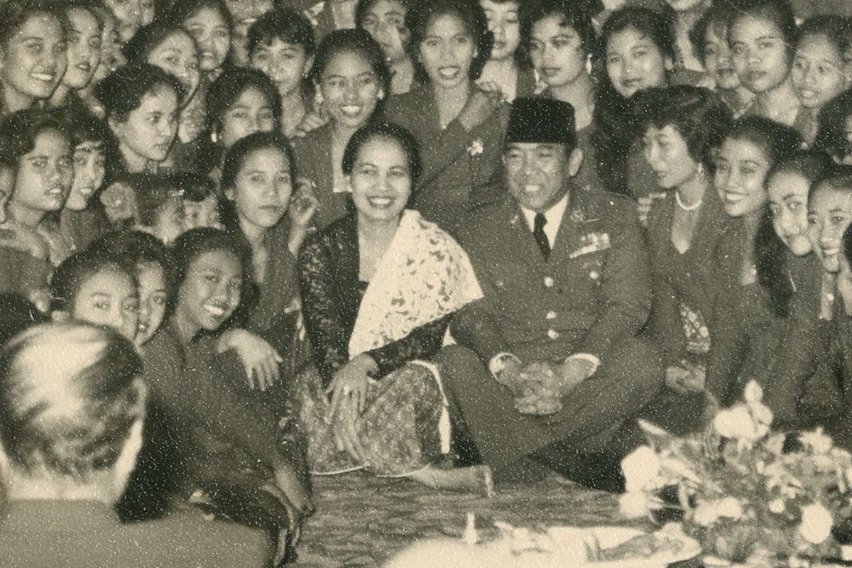Soekarno, istri soekarno, hartini, hartini istri sukarno, istri-istri Soekarno, Punya 9 Istri, Siapa yang Temani Soekarno hingga Akhir Hayat?, Awal Pertemuan Soekarno dan Hartini, Pernikahan dengan Bung Karno, Menemani Bung Karno di Masa Sulit, Mendampingi di Detik-detik Terakhir Bung Karno