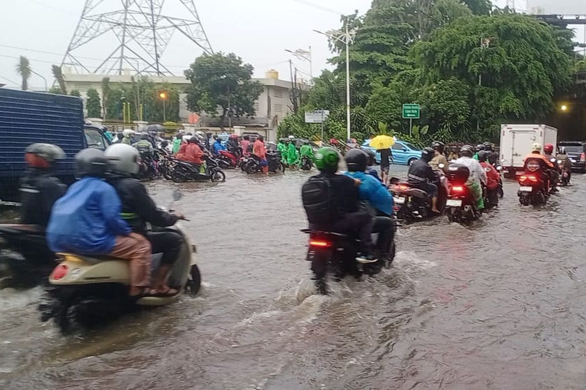 motor listrik, banjir, perawatan, cuci motor, Perawatan, Apa yang Harus Dilakukan Pemilik Motor Listrik Setelah Melewati Banjir