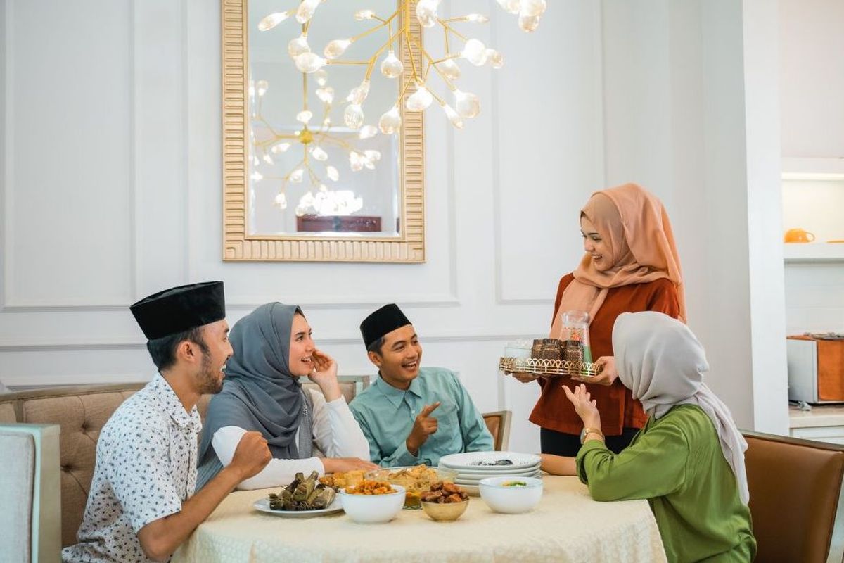 puasa, manfaat puasa, manfaat puasa untuk kesehatan, 8 Manfaat Puasa untuk Kesehatan Menurut Para Dokter, 1. Membantu menurunkan dan mengontrol berat badan, 2. Menjaga kesehatan jantung dan pembuluh darah, 3. Mencegah tubuh mengalami resistensi insulin, 4. Meningkatkan metabolisme dan proses detoksifikasi, 5. Menjaga stabilitas gula darah, 6. Menjaga kesehatan pencernaan dan lambung, 7. Menyehatkan kulit, 8. Mengurangi stres dan menjaga kesehatan mental