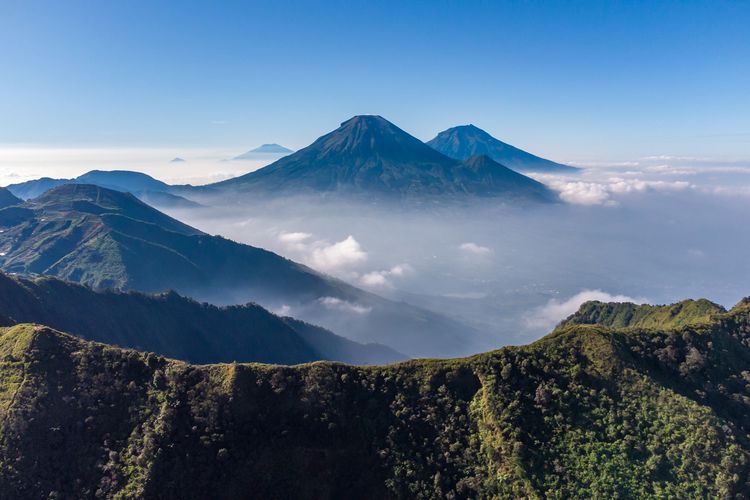 5 Gunung yang Ramah Pemula, Cocok untuk Solo Hiking, 1. Gunung Andong, 2. Gunung Prau, 3. Gunung Bismo, 4. Gunung Penanggungan