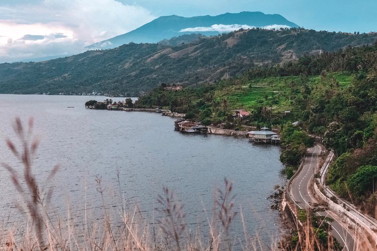 legenda, legenda di Sumatera barat, legenda sumatera barat yang terkenal adalah, contoh legenda di sumatera barat, legenda terkenal di sumatera barat, Legenda Terpopuler dari Sumatera Barat, dari Mentawai hingga Malin Kundang, 1. Legenda Buah Sipeu di Mentawai, 2. Legenda Kerajaan Pagaruyung, 3. Legenda Danau Singkarak, 4. Legenda Nagari Koto Nan Ampek, 5. Legenda Asal-usul Minangkabau, 6. Legenda Danau Maninjau, 7. Legenda Malin Kundang, Si Anak Durhaka