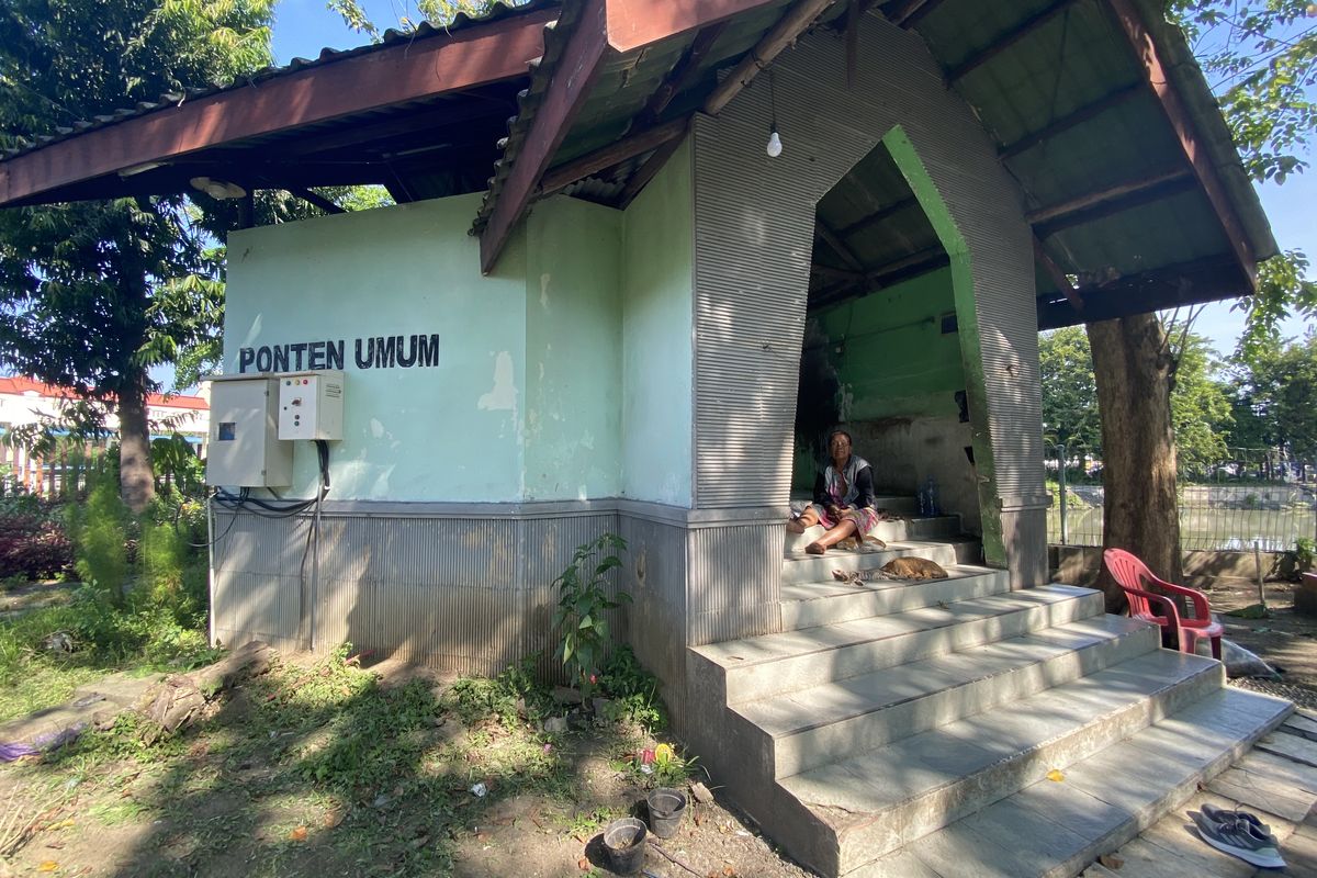 Surabaya, ponten umum, kisah tumini, tumini hidup di ponten, tumini hidup di ponten umum, kisah tumini hidup di ponten umum, kisah tumini hidup di ponten umum surabaya, Kisah Tumini dan Perjuangannya 15 Tahun Hidup di Toilet Umum