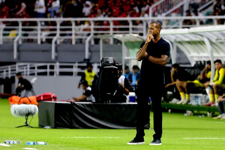 Timnas Indonesia, Patrick Kluivert, PSSI, Patrick Kluivert dipecat PSSI, patrick kluivert dipecat, Patrick Kluivert Resmi Dipecat, Cek Rapornya Selama 10 Bulan Melatih Timnas Indonesia, Pelatih Belanda Lain di Timnas Juga Diberhentikan, 10 Bulan Menangani Garuda, Hanya Delapan Laga Dilalui, Rapor Merah Kluivert: 3 Menang, 1 Seri, 4 Kalah, Kluivert dan Rekor Pendek Sebagai Pelatih Tim Senior