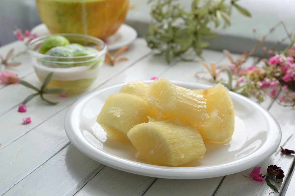 singkong, singkong rebus, resep singkong, singkong rebus dan kopi, cara rebus singkong, Cara Cepat Rebus Singkong Empuk dan Merekah, Ini Rahasianya, 1. Pilih Singkong Berkualitas, 2. Potong Kecil dan Buang Urat Kasar, 3. Rendam 15 Menit Sebelum Direbus, 4. Rebus 20 Menit dengan Api Sedang, 5. Rendam dalam Air Es Setelah Matang