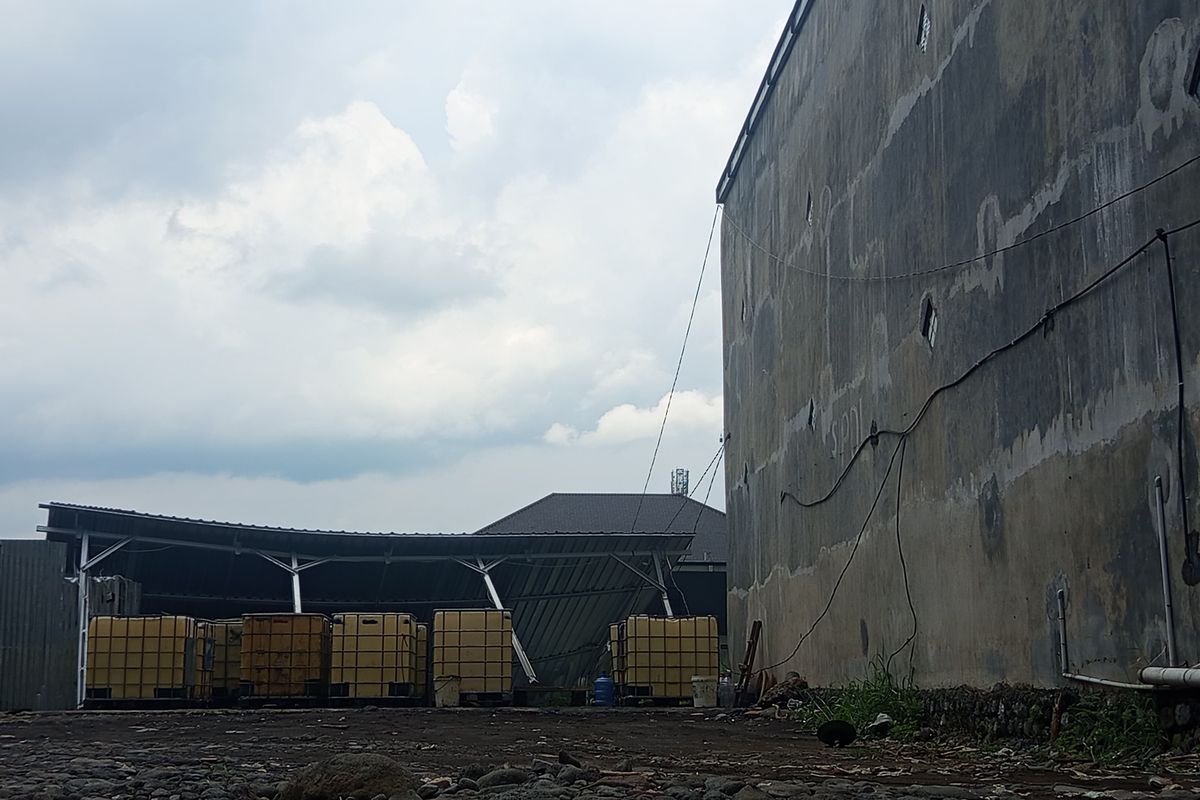 SPBU, Labruk Lor, Lumajang, Jawa Timur, bupati lumajang, penimbunan solar, Kasus Penimbunan Solar Subsidi di Lumajang, Bermula dari Temuan 10 Barcode, Pertamina Jelaskan Aturan Penggunaan Barcode, Sistem Digitalisasi Pengisian BBM, Polisi Segel Gudang Penimbunan Solar Subsidi, Polisi Periksa Sopir Pembawa 1.000 Liter Solar