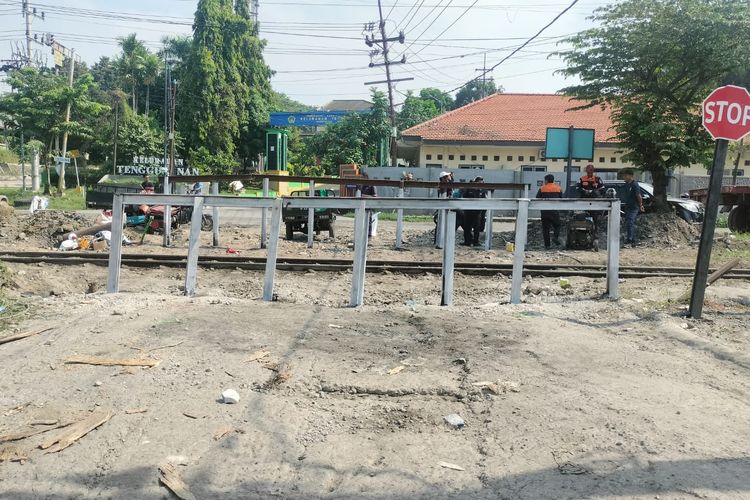 Perlintasan sebidang, perlintasan sebidang, penutupan perlintasan kereta api, asisten masinis KA Jenggala, KAI Tutup Perlintasan Sebidang Usai Asisten Masinis KA Jenggala Tewas