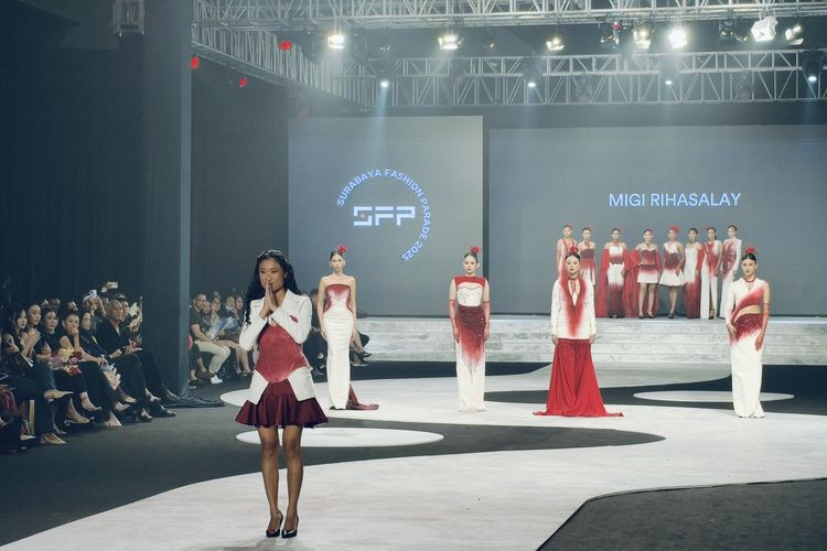 desainer, Blood, desainer Migi Rihasalay, surabaya fashion parade 2025, Surabaya Fashion Parade, Koleksi Blood, Karya Migi Rihasalay di SFP 2025 Terinspirasi Kehidupan dan Pengorbanan