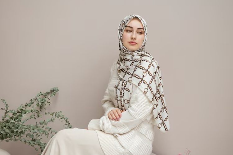 ide outfit idul adha, outfit idul adha 2025, outfit idul adha, inspirasi outfit hijab, inspirasi outfit idul adha, outfit idul adha nyaman, outfit idul adha earth tone, 10 Inspirasi Outfit Idul Adha Nuansa Earth Tone, Tampil Anggun di Hari Raya, 1. Setelan linen nuansa earth tone, 2. Setelan blouse dan rok putih, 3. Dress katun motif etnik earth tone, 4. Blouse dan celana lurus warna olive, 5. Kaftan simpel warna clay atau caramel, 6. Outer kimono batik earth tone dan dress polos, 7. Jas modern dan rok plisket warna cokelat, 8. Dress rajut tipis warna earthy netral atau putih tulang, 9. Tunik kancing depan dan celana kulot cokelat, 10. Outfit serba putih gading dengan aksen earth tone